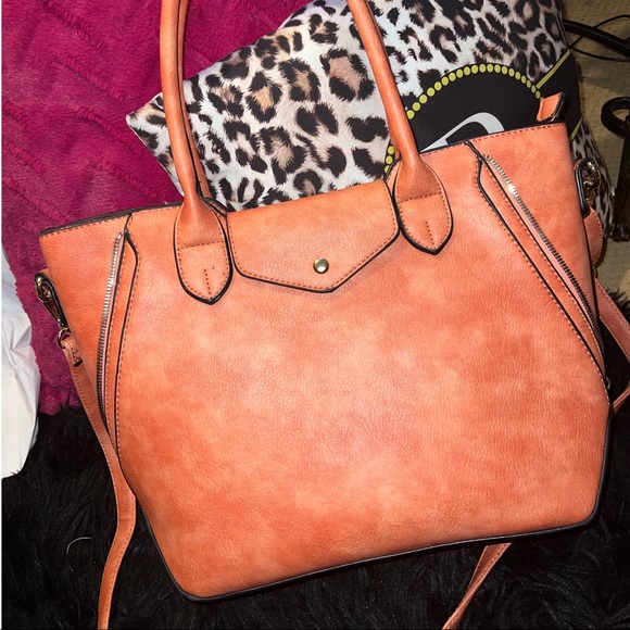 SOLD❤️Faux Leather Hand bag - Picture 2 of 7